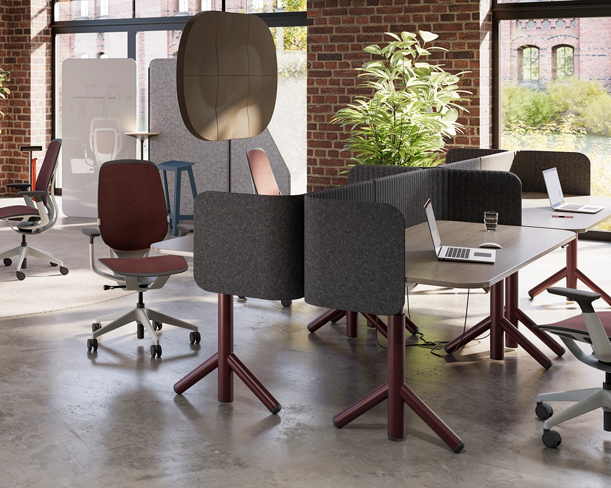 Pracovné priestory s nábytkom Steelcase